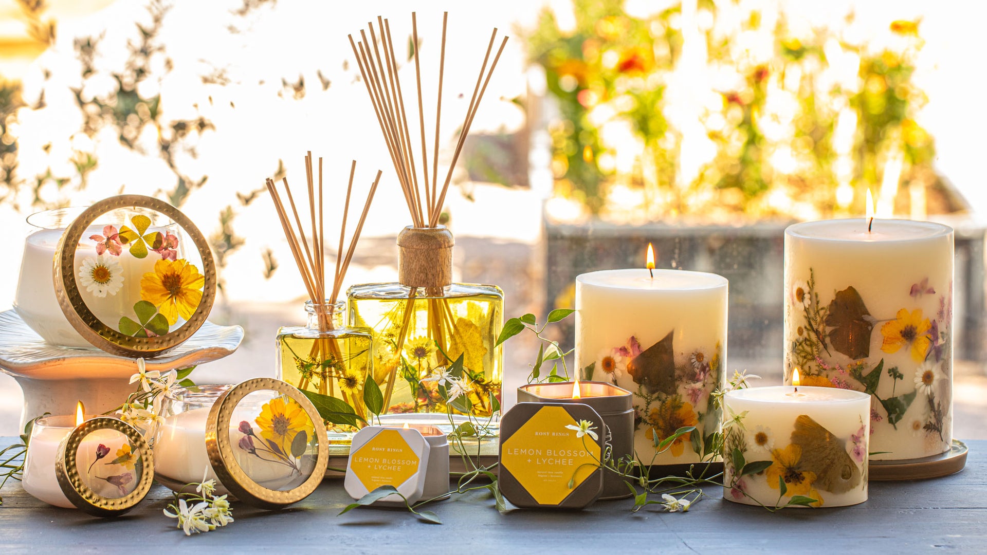 Rosy Rings, Apricot Rose Small Round Botanical Candle