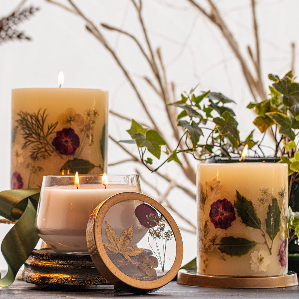 Winterberry Frost – mittelgroße, runde Duftkerze mit botanischem Duft