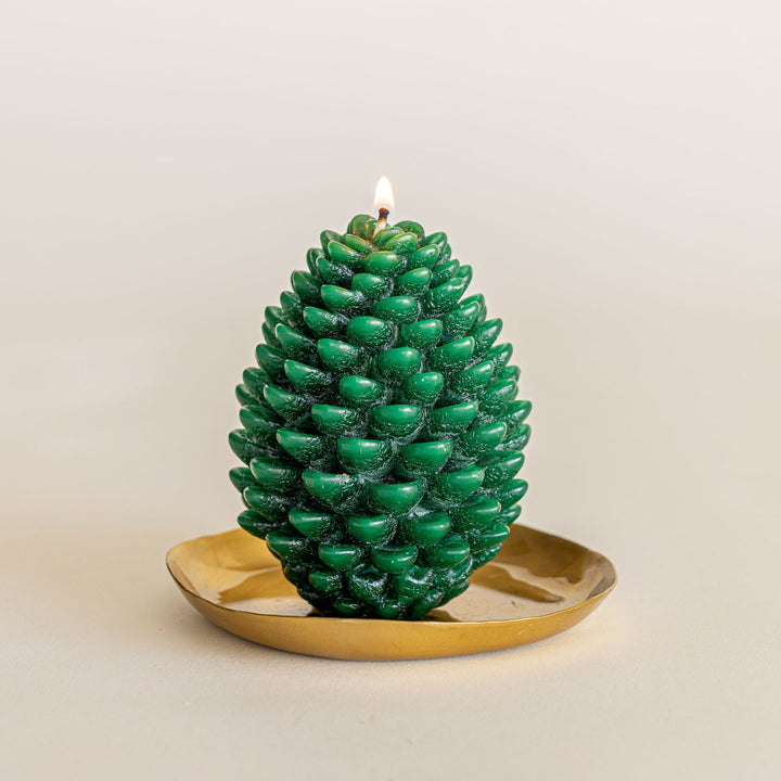 Bougie sculptée pomme de pin Signature - Forêt